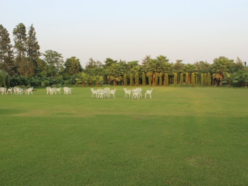 Green Vows Estate - Lush Greenery and Landscape